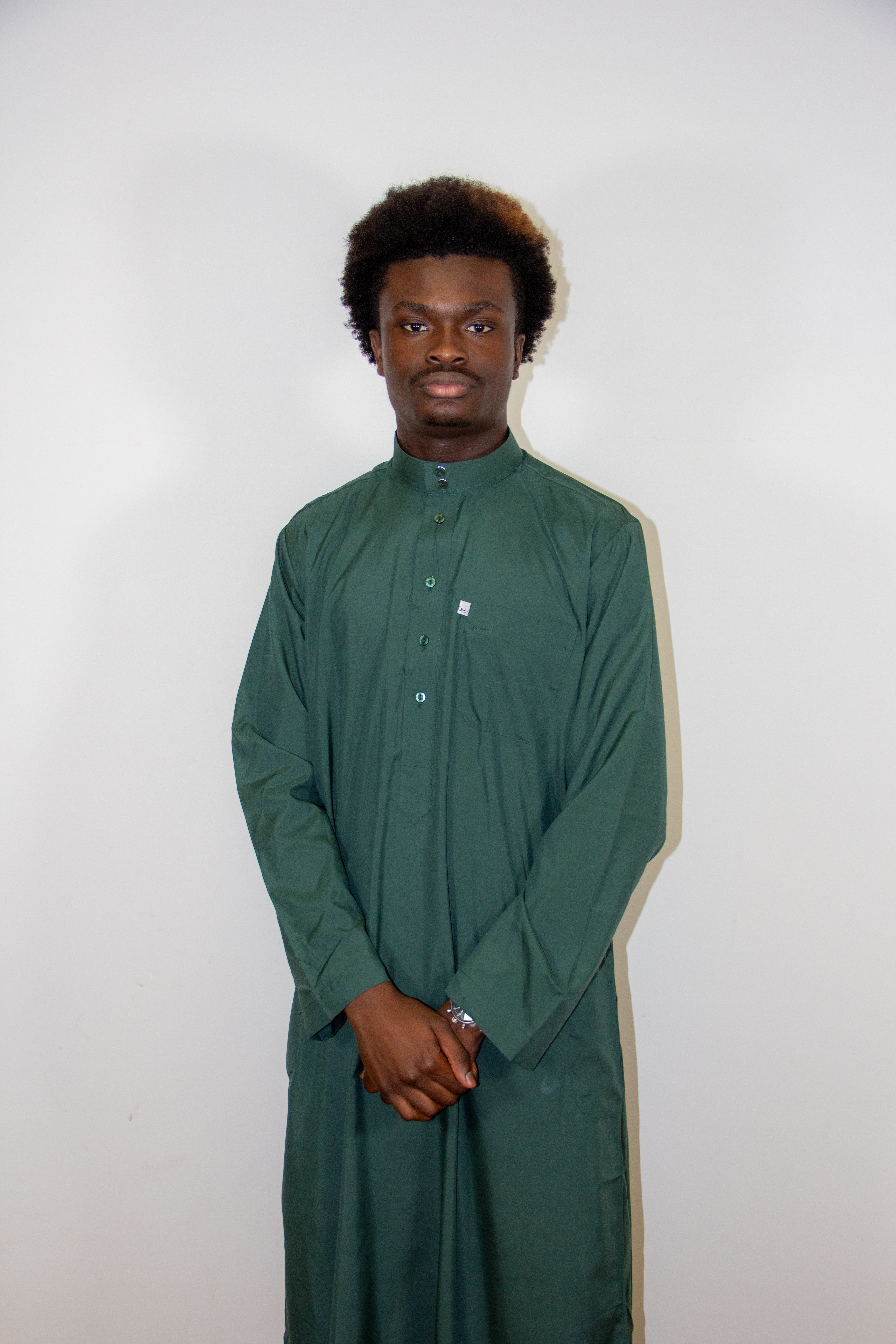 Qamis Nabil ( Saoudien )