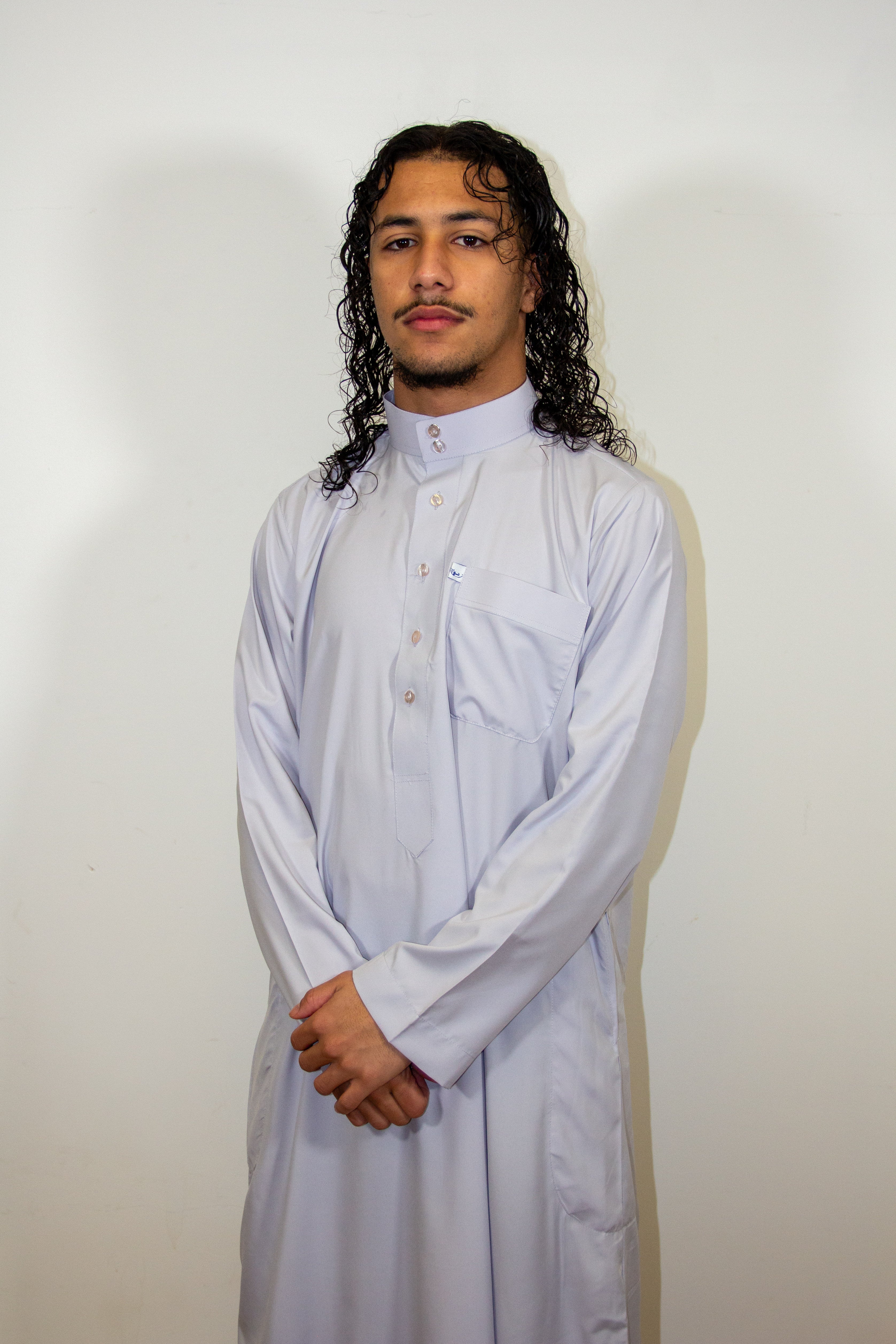 Qamis Nabil ( Saoudien )